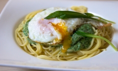 Spagette cu sos de urzica si leurda