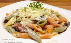 Penne cu carnati chorizo si sos de ciuperci cu patru feluri de piper