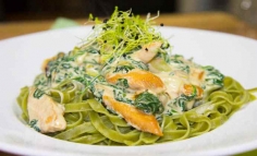 Tagliatelle cu piept de pui si spanac