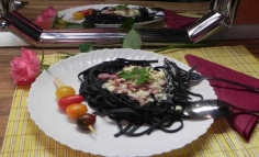 Tagliatelle negre cu branza sarata