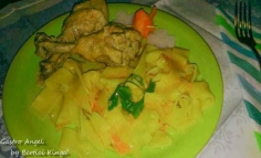 Pui cu pătrunjel și paste de casă