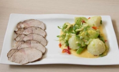 Carpaccio cu ghimbir, salata de cartofi noi cu creson