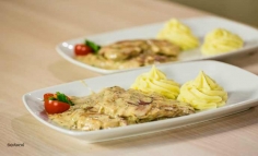Cotlet de porc in sos de sampanie, pireu de cartofi cu usturoi