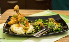 Pui cu usturoi si pireu de cartofi a la Pedro