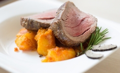 Friptura de vita cu trufe si cartofi cu rozmarin