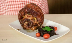 Ciolan fript in bere bruna cu varza rosie calita