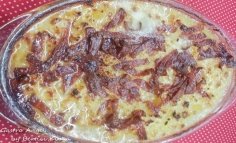 Mamaliga cu branza de oaie si jumari de slanina