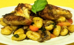 Gnocchi cu ciuperci și aripioare de pui crocante