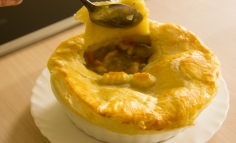 Plăcintă cu pui și legume ( chicken pot pie)