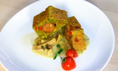 Chec de linte cu cârnaț și sos de ciuperci cu coniac