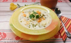 Ciorbă de pui cu tarhon și găluște