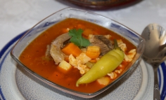 Gulaș de vită cu găluște