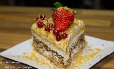 Tort de morcovi cu cremă de vanilie