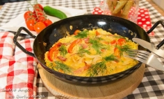 Omletă cu bacon și mărar