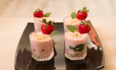 Deliciu cu căpșuni și mentă