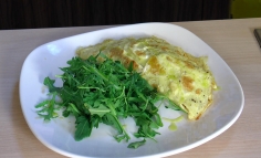 Ruladă de omletă cu legume