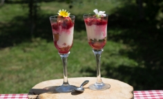 Spumă cu zmeură, fistic și mascarpone