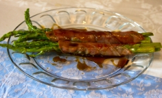 Sparanghel în bacon cu oțet balsamic