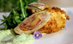 Ruladă de cotlet de porc cu piure de broccoli (keto)