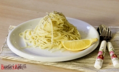 Spaghete cu lămâie, ulei și usturoi