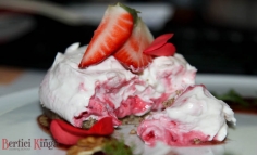 Cheesecake cu înghețată de zmeură ...