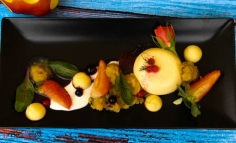 Cremă pe aburi cu rachiu de trandafiri și sos de mere