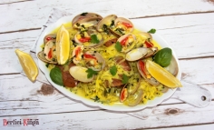 Scoici cu șofran, vin alb și paste de orez