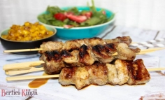 Frigărui de porc cu chimion și chutney de mango